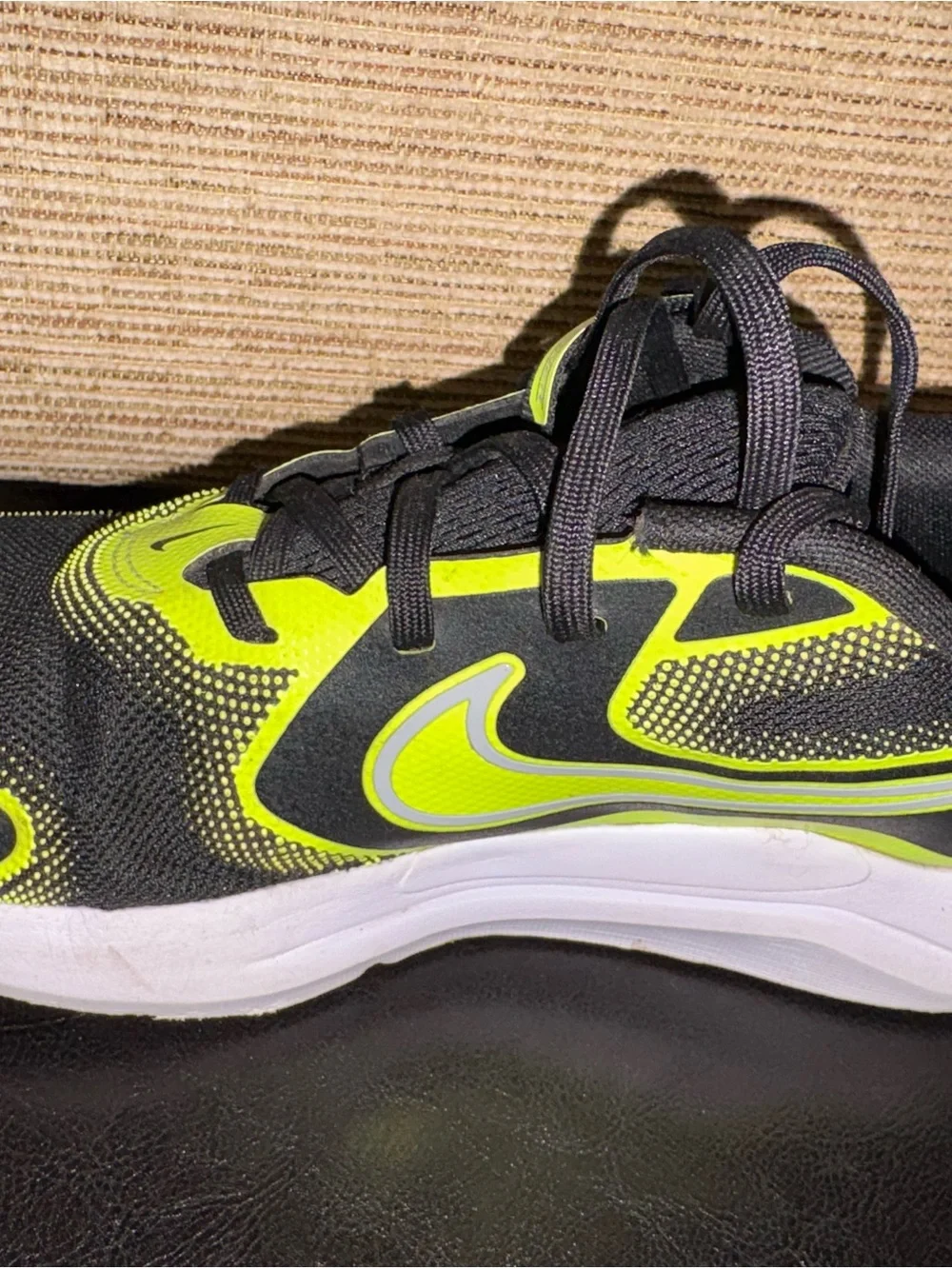 Nike Kids Black & Neon Green Athletic Sneakers 6.5Y